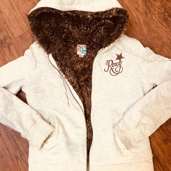 Hooded fur lined sweat shirt. Light grey. - Picture 2 of 5